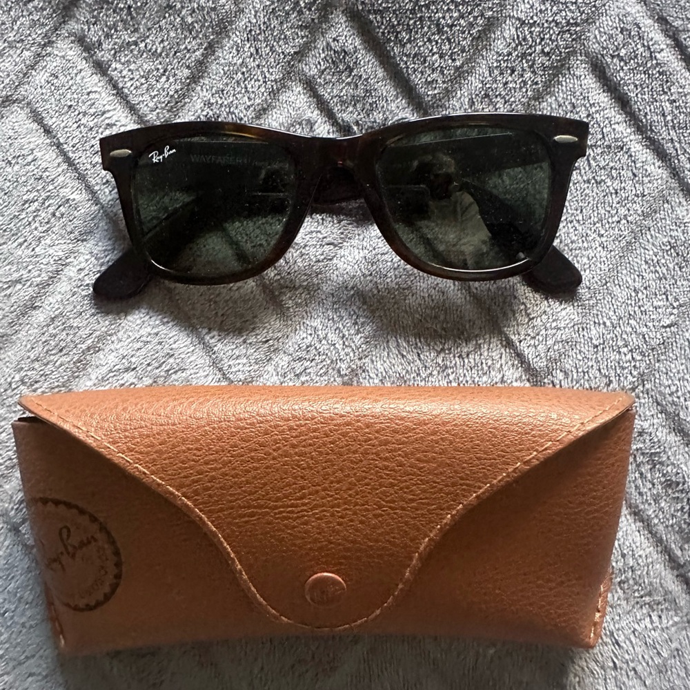 Ray-Ban Black Sunglasses with Tan Case